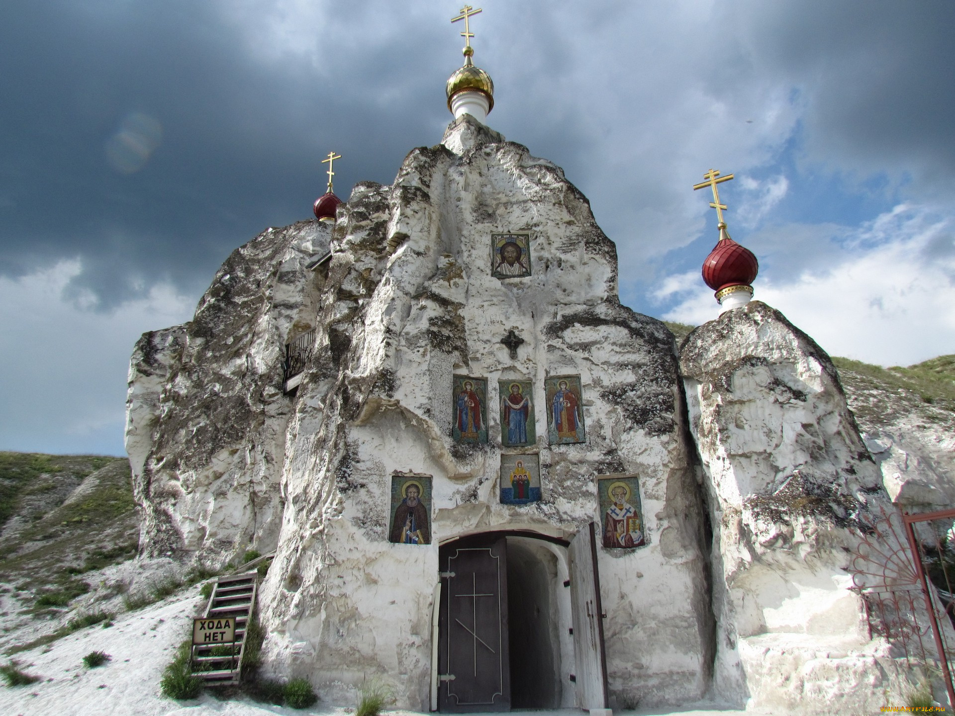 Белогорье - Воскресенский пещерный монастырь